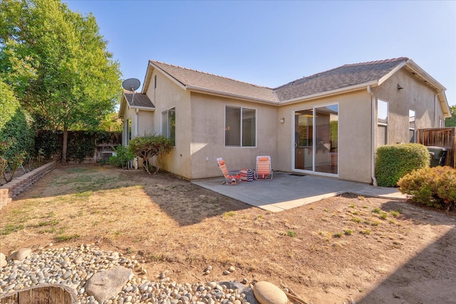 1935 N Glen Alva Ln, Clovis, CA 93619 - back of property with stucco siding and a patio