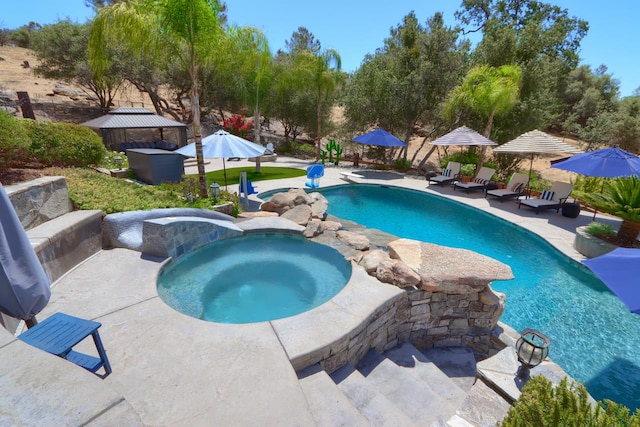 43295 Running Deer Dr, Coarsegold, CA 93614 - outdoor pool featuring an in-ground hot tub and a patio