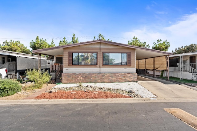 2575 S Willow Ave Unit 229, Fresno, CA 93725 - manufactured / mobile home featuring concrete driveway and a carport