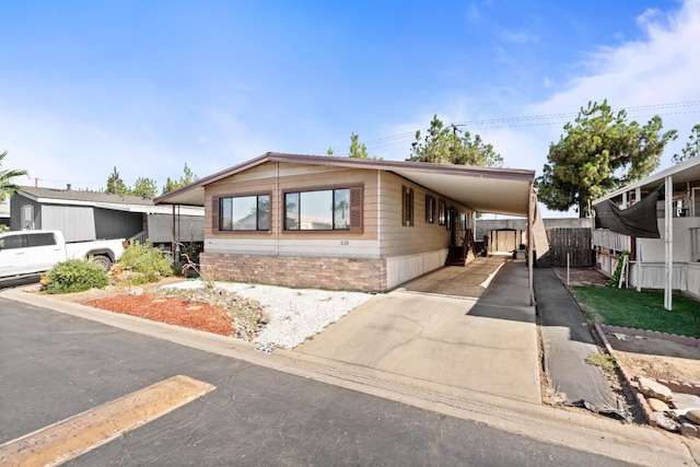 2575 S Willow Ave Unit 229, Fresno, CA 93725 - manufactured / mobile home featuring concrete driveway and an attached carport