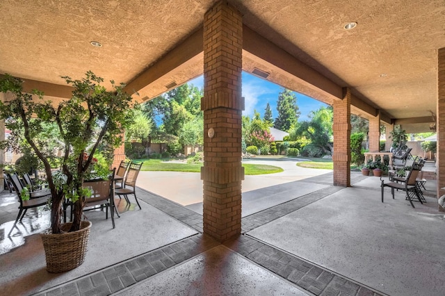 1917 Evergreen Pl, Madera, CA 93637 - fenced backyard featuring a patio