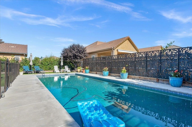 3982 Flint Ave, Clovis, CA 93619 - view of pool