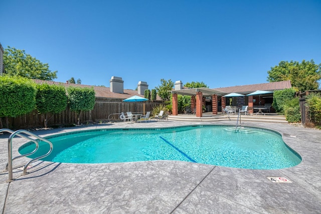 7047 N Teilman Ave Unit 102, Fresno, CA 93711 - community pool with a patio area