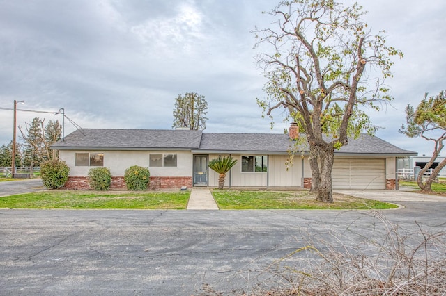 11016 E S Ave, Selma, CA 93662 - single story home with driveway, a garage, stucco siding, and a front lawn