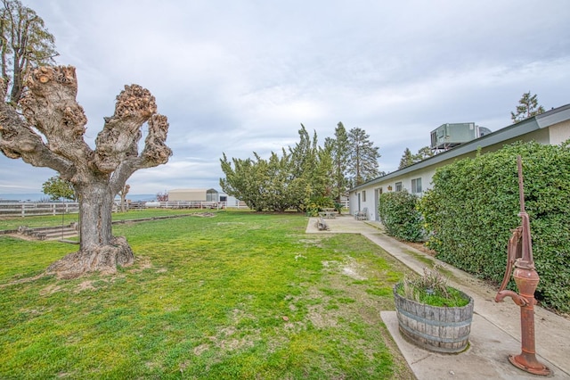 11016 E S Ave, Selma, CA 93662 - view of yard with a patio