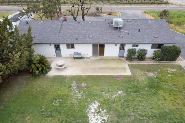 11016 E S Ave, Selma, CA 93662 - back of property with a shingled roof, a patio area, stucco siding, and a yard