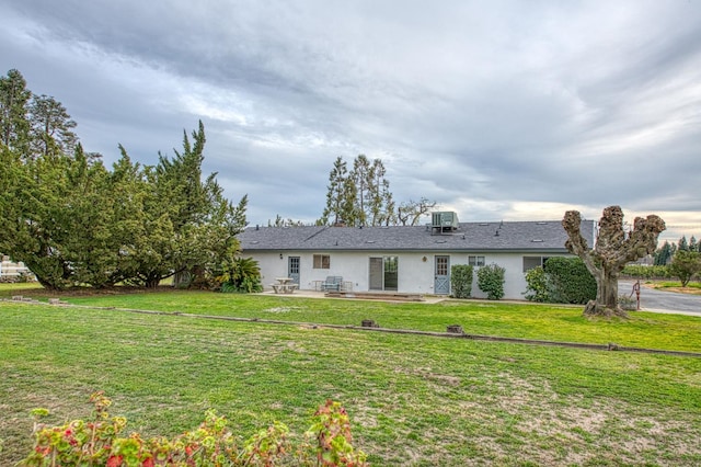 11016 E S Ave, Selma, CA 93662 - view of front of property featuring a patio area, stucco siding, and a front yard