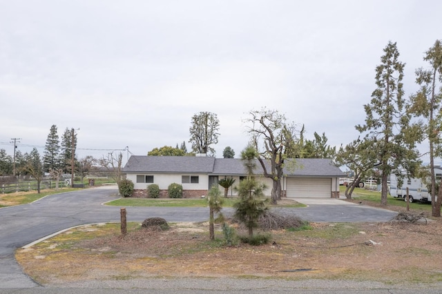 11016 E S Ave, Selma, CA 93662 - single story home featuring driveway and a garage