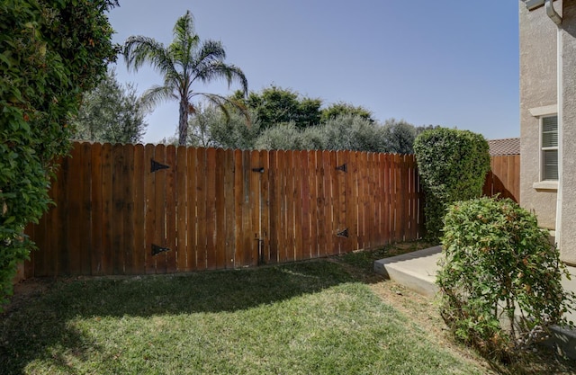 4001 W Fig Tree Ln, Fresno, CA 93722 - view of yard