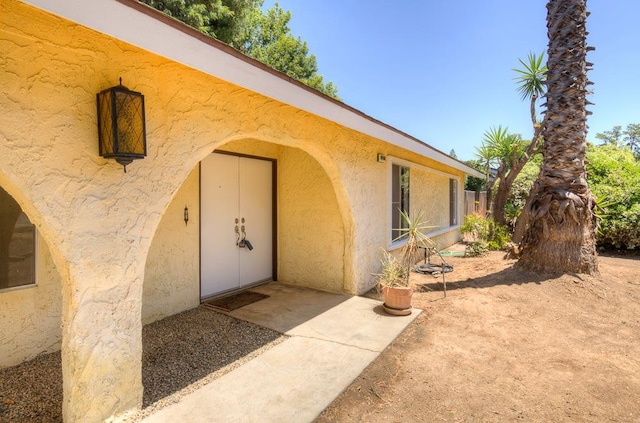 41151 Fig Grove Cir, Madera, CA 93636 - property entrance featuring stucco siding