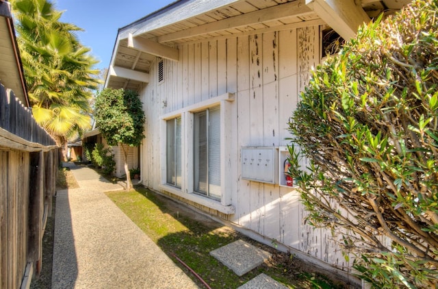 464 E Calimyrna Ave, Fresno, CA 93710 - view of side of property