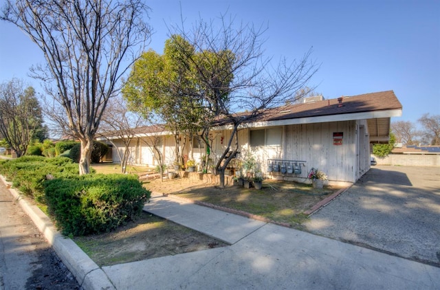 464 E Calimyrna Ave, Fresno, CA 93710 - view of ranch-style house