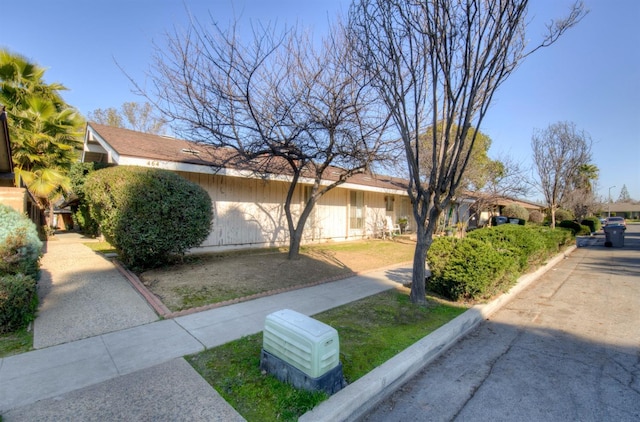 464 E Calimyrna Ave, Fresno, CA 93710 - view of front of home