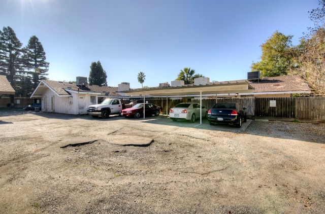 464 E Calimyrna Ave, Fresno, CA 93710 - view of front of home with covered parking