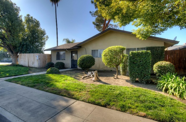 1136 Sylmar Ave, Clovis, CA 93612 - ranch-style home featuring stucco siding