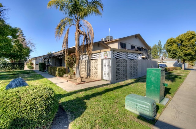 605 W Ashlan Ave, Clovis, CA 93612 - view of front of house