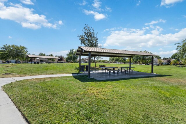 4220 Spruce St, Firebaugh, CA 93622 - surrounding community with a gazebo and a lawn