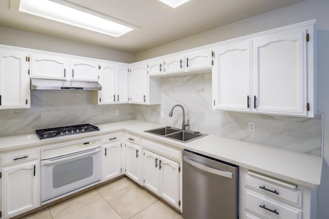 1542 E Alluvial Ave Unit 128, Fresno, CA 93720 - kitchen featuring stainless steel appliances, under cabinet range hood, and white cabinets