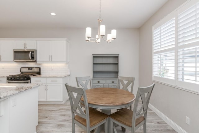 629 Del Monte Ave, Clovis, CA 93619 - dining space featuring a chandelier, light wood finished floors, and recessed lighting