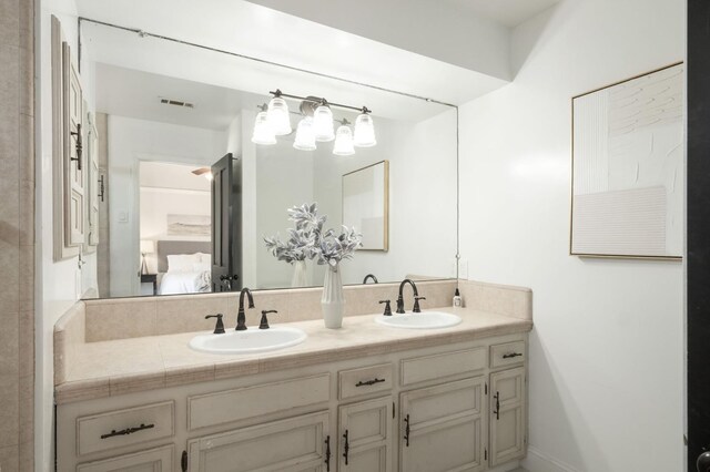 8501 N Akron Ave, Fresno, CA 93720 - ensuite bathroom featuring double vanity