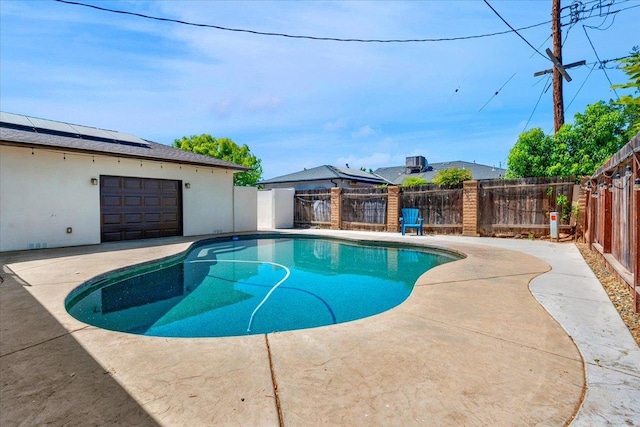 652 E Portals Ave, Fresno, CA 93710 - view of swimming pool with a fenced backyard and a patio area