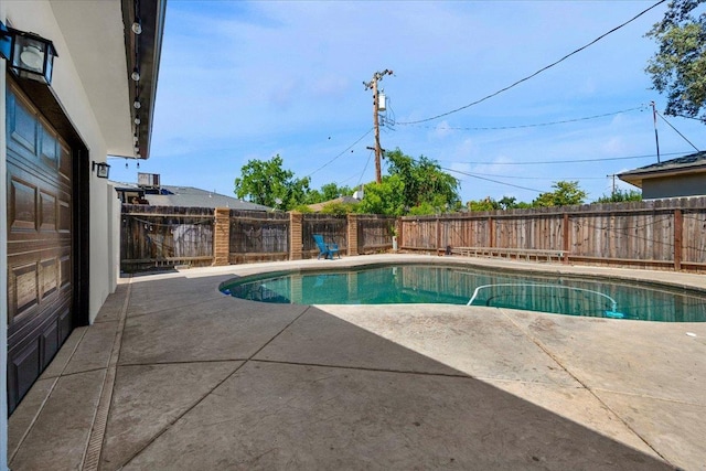 652 E Portals Ave, Fresno, CA 93710 - view of swimming pool featuring a patio and a fenced backyard