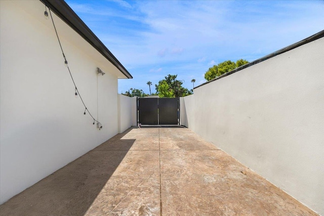 652 E Portals Ave, Fresno, CA 93710 - view of patio
