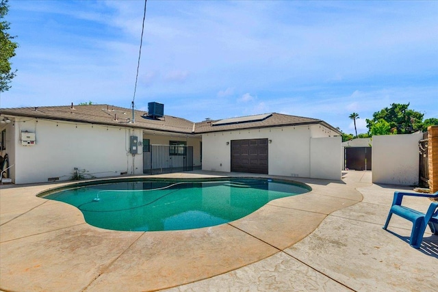 652 E Portals Ave, Fresno, CA 93710 - swimming pool featuring a patio