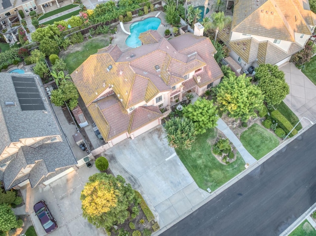 7664 N Kavanagh Ave, Fresno, CA 93711 - aerial view of property and surrounding area featuring a pool area