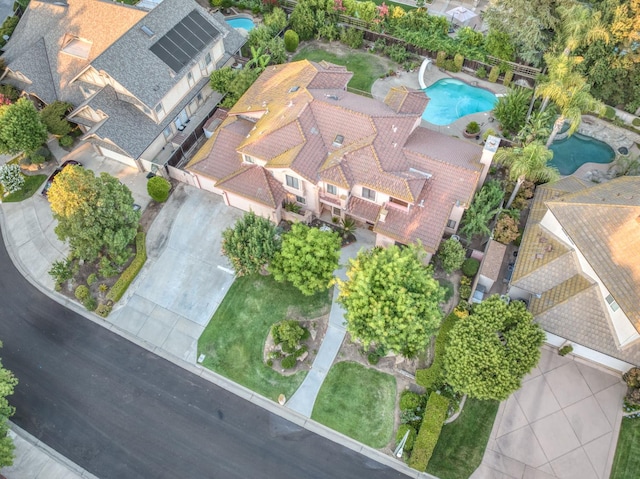 7664 N Kavanagh Ave, Fresno, CA 93711 - aerial overview of property's location featuring a pool