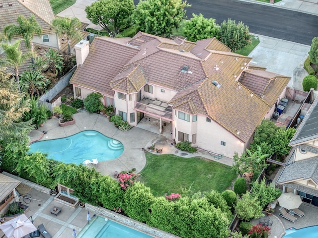 7664 N Kavanagh Ave, Fresno, CA 93711 - aerial view of property and surrounding area with a pool