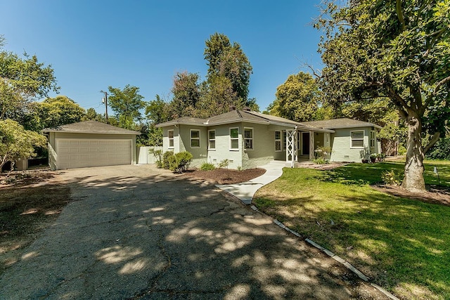 4845 Arcade Ave, Fresno, CA 93704 - view of front of property with an outdoor structure, a detached garage, and stucco siding
