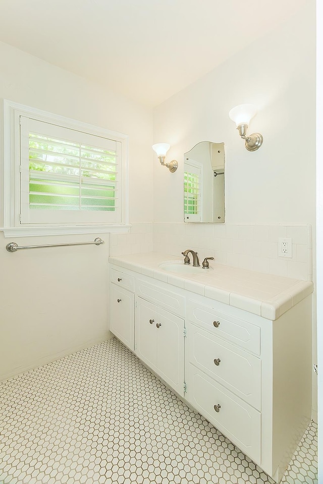 4845 Arcade Ave, Fresno, CA 93704 - bathroom featuring vanity