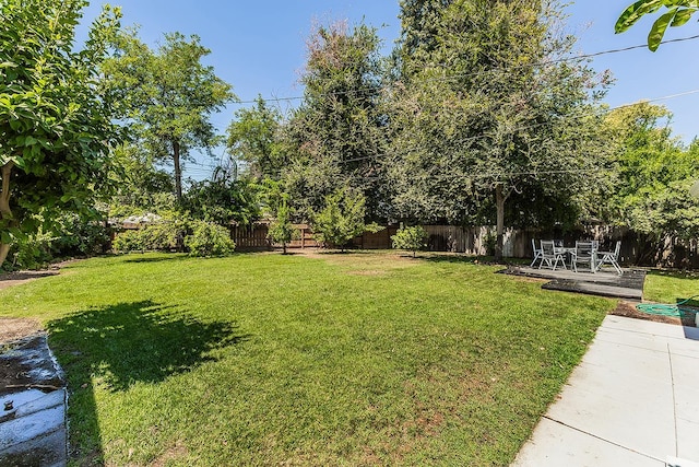 4845 Arcade Ave, Fresno, CA 93704 - fenced backyard with a patio