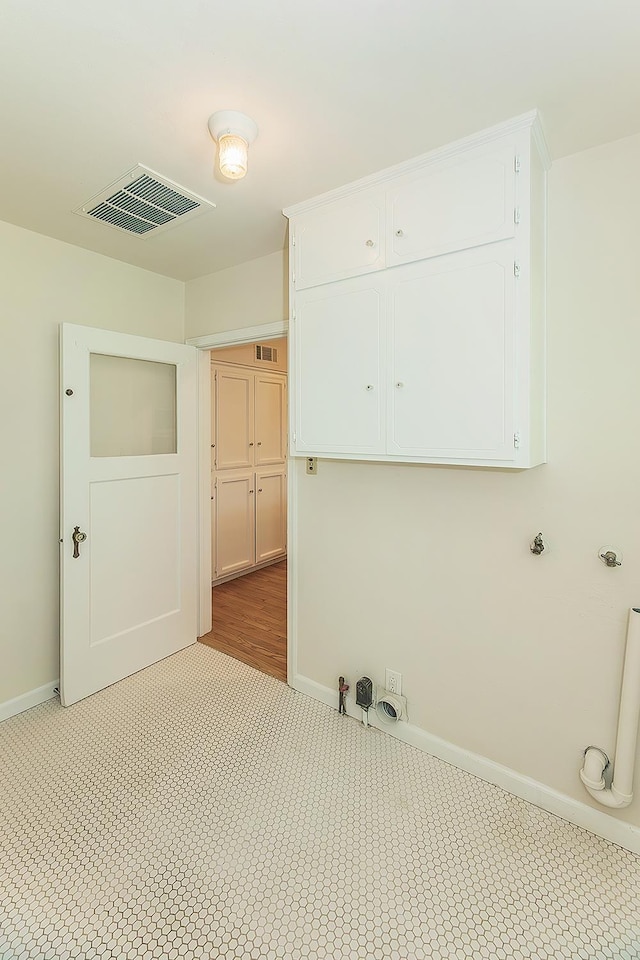 4845 Arcade Ave, Fresno, CA 93704 - washroom with baseboards