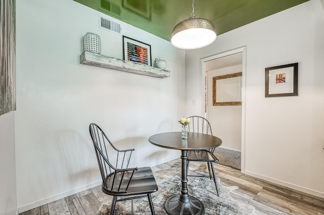 5180 N Wishon Ave Unit 103, Fresno, CA 93704 - dining space with light wood-style flooring and baseboards