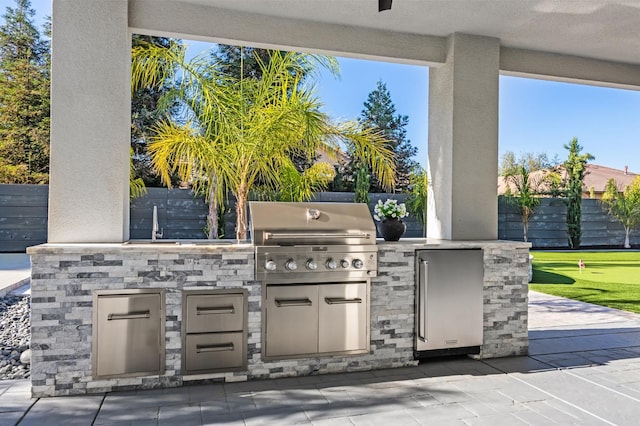 7160 W Dovewood Ln, Fresno, CA 93723 - view of patio with exterior kitchen