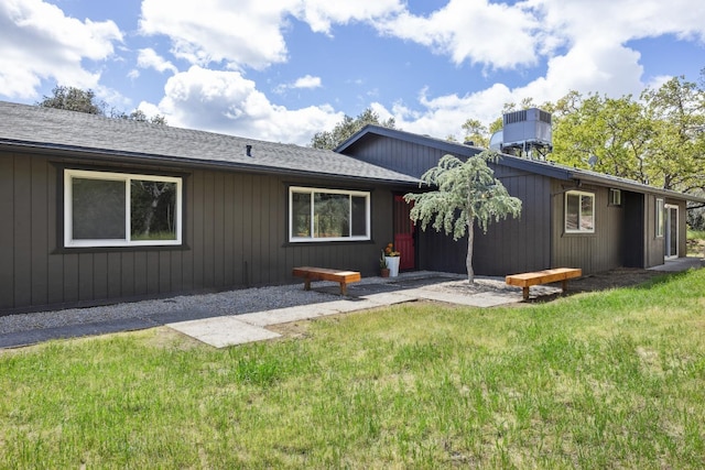 9098 San Gabriel Rd, Atascadero, CA 93422 - rear view of property featuring a lawn, a patio area, and a shingled roof