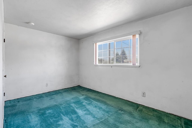 8573 E Ostler St, Selma, CA 93662 - unfurnished room with carpet flooring