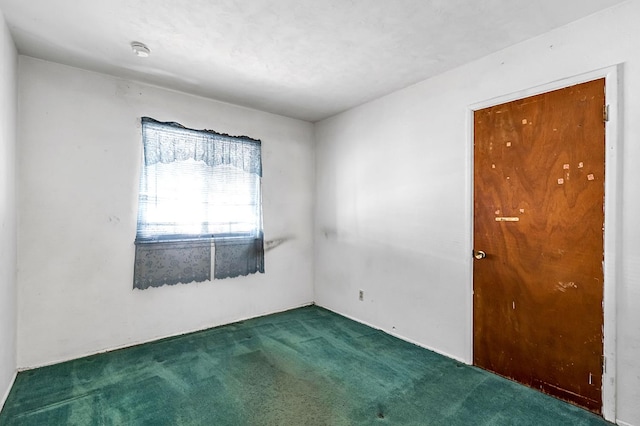 8573 E Ostler St, Selma, CA 93662 - unfurnished room with carpet and a smoke detector