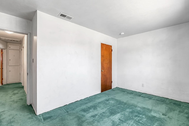 8573 E Ostler St, Selma, CA 93662 - empty room with carpet