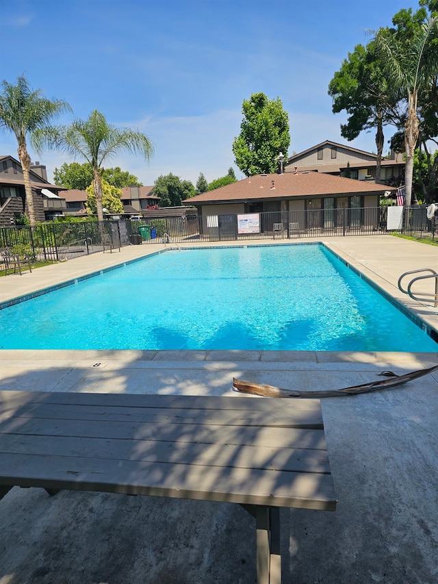 1151 S Chestnut Ave Unit 108, Fresno, CA 93702 - view of community pool