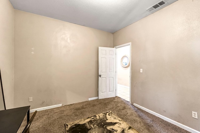 3615 W Michigan Ave, Fresno, CA 93722 - carpeted empty room with baseboards