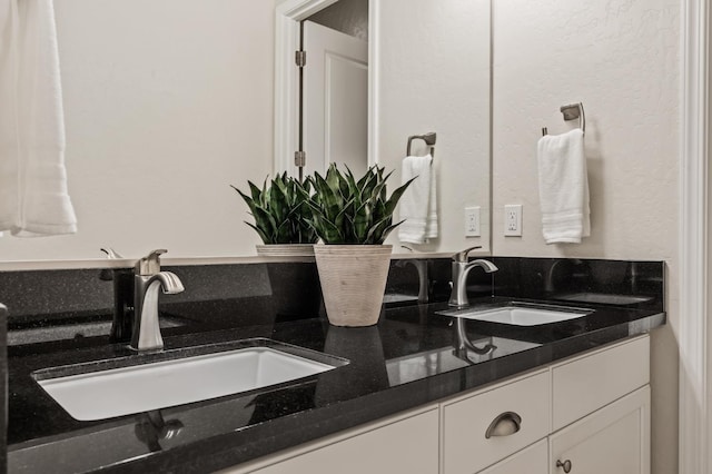 998 Highland Rd W, Madera, CA 93636 - bathroom featuring double vanity