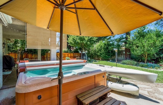 4632 W Minarets Ave, Fresno, CA 93722 - view of pool featuring a fenced backyard and a hot tub