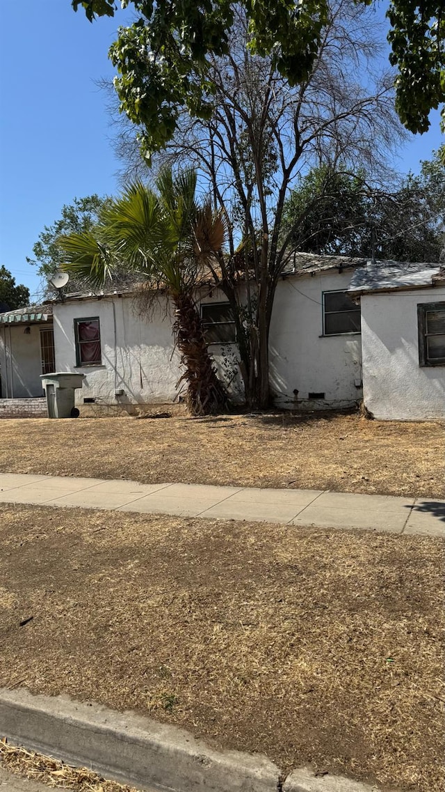 939 S Arthur, Fresno, CA 93706 - view of front facade featuring stucco siding