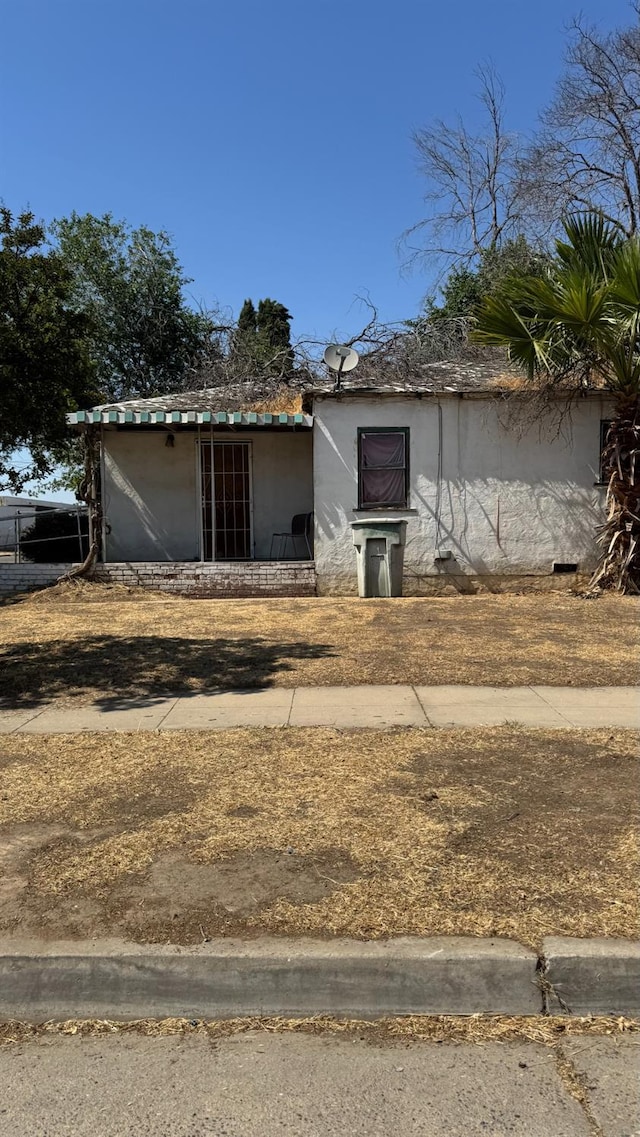 939 S Arthur, Fresno, CA 93706 - view of side of property with stucco siding