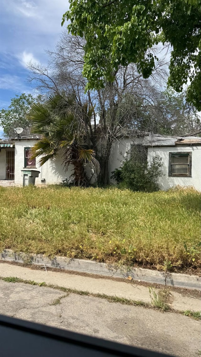 939 S Arthur, Fresno, CA 93706 - view of home's exterior with stucco siding