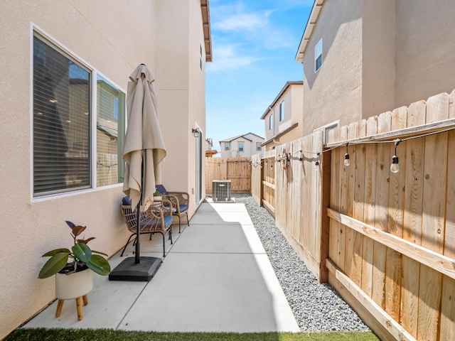 6274 E Riesling Dr, Fresno, CA 93727 - fenced backyard featuring a patio area