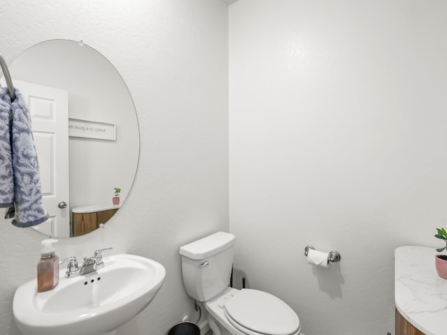 6274 E Riesling Dr, Fresno, CA 93727 - bathroom with a sink and toilet